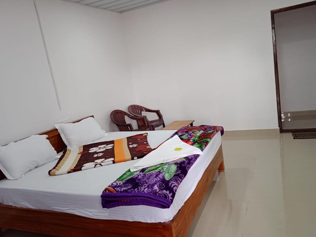 Hill Rock Apartment Идуки Екстериор снимка
